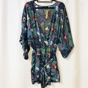 London Grace Collection “Aakaa” Navy Blue Floral Romper NWT